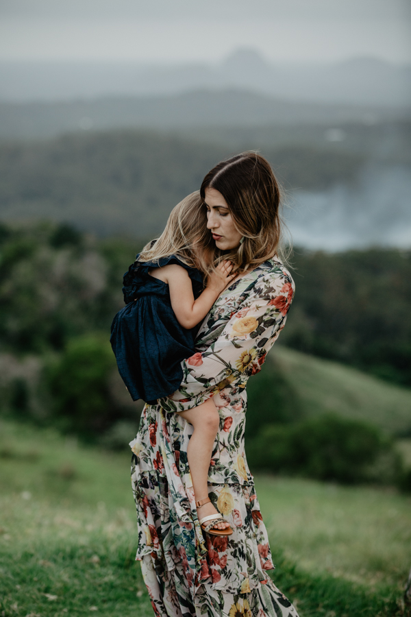 Maleny photographer, family photos at One Tree Hill on the Sunshine Coast
